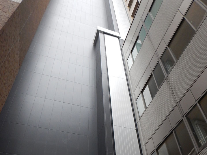 免震エキスパンション 外壁